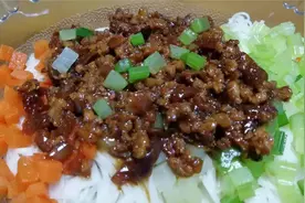 在家煮面条口味太单调？加上肉末这样做，保证你一次能吃两大碗视频封面