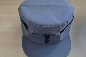 为什么八路军帽子上都缝2颗纽扣？看着土，原来作用这么大视频封面