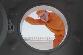 欢迎回家！神十三开舱手一次次预演对话航天员场景：紧张又兴奋视频封面