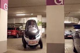 波兰推出可变形电动汽车，能屈能伸好停车，最窄只有86厘米。