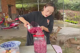 小妹儿做了石榴果酒，看起来好好喝的样子，做法也太简单了