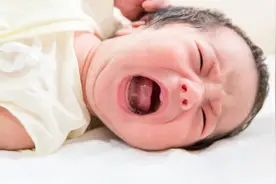 宝宝突然大口吐奶喷射是怎么回事？医生道出李乐儿实情视频封面