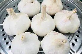 大蒜放锅里蒸一蒸，没想到这么厉害，更适合天冷食用，长见识了视频封面