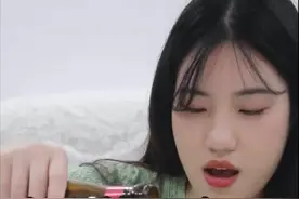 女生第一次喝啤酒，度数低，味道甜，颜色美，你pick哪一个？视频封面