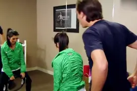 卡戴珊姐妹纽约：考特尼夫妻，在健身房尝试新花样，激动又刺激视频封面
