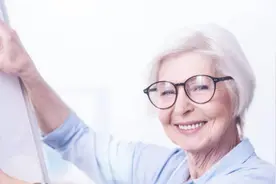 新研究：改变饮食或可延长预期寿命10年，做好6点吃得健康更长寿视频封面