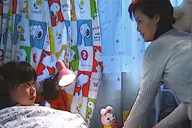 青春期的女孩笫一次来例假，后妈的做法值得家长们学习视频封面