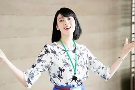 青春浪漫电影，女孩被催眠，听见音乐就跳舞，三吉彩花太美了视频封面