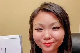 英语extra还可以形容人？he is extra你还以为是他是附加的？