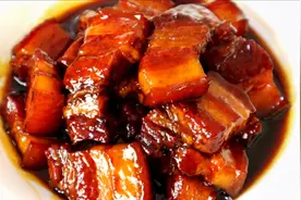 大厨教你红烧肉的正宗做法，不加老抽，色泽红亮，软糯入味超好吃视频封面