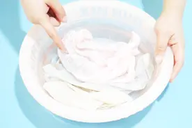 新内裤不要用清水洗，水里放些不值钱的东西，洗得干净无异味视频封面