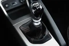 手动挡挂挡不顺畅？故障原因不外乎这几点，很多车主不懂视频封面