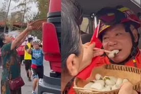 温暖！贵州赤水阿姨举筲箕热情投喂灭火英雄 吃到嘴里才“放过”视频封面