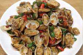 爆炒花蛤到底要不要焯水？大厨教你正确做法，肉嫩味美，吐沙干净