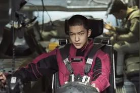 《流浪地球》男主解约惹怒公司，由吴磊接手和迪丽热巴出演新剧？视频封面