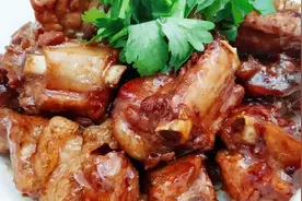 红烧排骨的经典做法，不放大料，不放冰糖，简单几步，一学就会