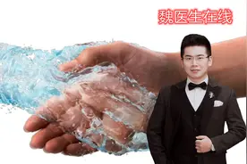 长期身体缺水，可能会出现6个症状，医生提醒：要喝水了！视频封面