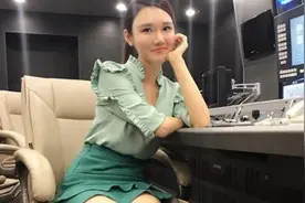 央视美女龙洋脱口秀视频封面