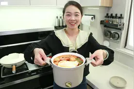 这个小电煮锅太实用了，不仅能涮火锅、煮面条、还能做无油煎蛋