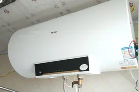 用热水器洗澡时花洒流出来的水忽冷忽热的，这是怎么回事视频封面