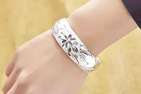 银首饰戴久了发黑没光泽？一个小诀窍，不管有多脏，立马崭新如初