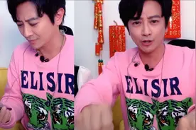 好魔性！47岁孙耀威“美声”炸唱小摩托，帅萌可爱胜过当年视频封面