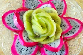 快情人节了，做一朵花给爱人吧！猕猴桃和火龙果简单做甜甜美满