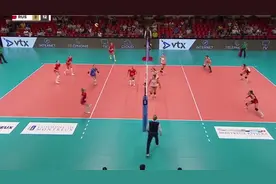 看冈察洛娃的暴扣球俄罗斯女排战胜土耳其女排！视频封面