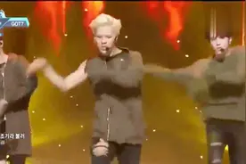 王嘉尔惊艳开嗓，《hard carry》火焰舞台，炸裂全场！视频封面