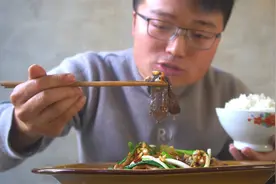 买3斤鸡下水做肠血旺，感觉比毛血旺还好吃，一盆红油浸泡，下饭视频封面