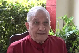“我是一个兵！“古巴退役飞行员60年后仍能哼唱中国革命歌曲视频封面