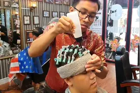 男人头发太贴发型这样烫，三七分就是不一样，随便吹吹都好看
