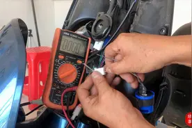 电动车方向灯加装蜂鸣器技巧，只要找到这两根线，自己轻松搞定