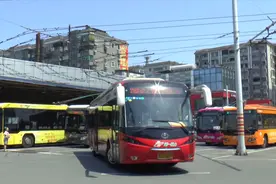 广州记忆 — 2016年繁忙的广州公交中山八路总站，无轨电车是亮点视频封面