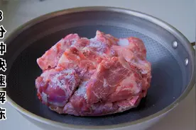 排骨解冻不要泡水了，卖肉老板教我一招，3分钟解冻好和鲜肉一样视频封面