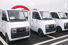 五菱细狗终于来了！堪称世界最小货车，走街串巷的利器！视频封面