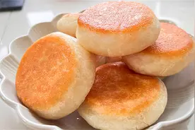 糯米饼这么做，看着就想吃，外酥里糯自带果香，不学会可惜了