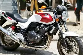 情怀车2019款本田CB400来了，符合最新排放标准，动力达到56匹视频封面
