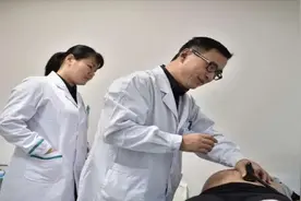 做“内检”遇到男医生，是一种怎样体验？孕妈：尴尬到不想生孩子视频封面