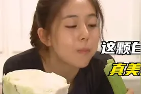 女孩上厕所意外受伤，上医院碰见男神，谁知，对方不看脸就认出她视频封面