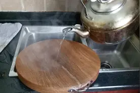 厨师教你怎样选菜墩，使用前如何处理不开裂、不发霉视频封面