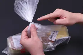 原来超市封口钉是这样打开的，不需要用指甲抠，1秒轻松完整打开