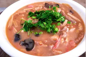 天冷了来一盆河南“酸汤小酥肉”，大厨分享详细教程，喝着真地道视频封面