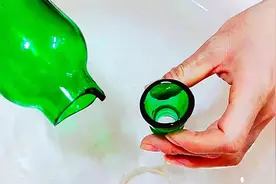 玻璃太脆一碰就碎，玻璃渣子飞溅伤人太危险，教你一招轻松切玻璃视频封面