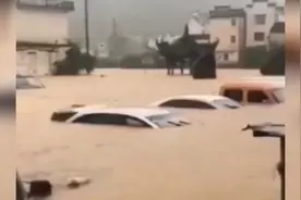 安徽歙县暴雨一老师疑失联,2000考生仅500人到场,官方:正转移群众