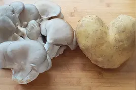一把平菇，一个土豆，简单一做，3天不吃就馋，比红烧肉还受欢迎视频封面