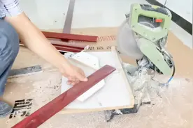 钢木门安装实拍，这个切割四十五度角的方法特别方便，值得分享