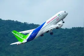 国产大飞机C919首秀 短距起降大仰角爬升超低空通场视频封面