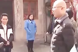 哥哥的房好心让弟弟住 弟弟竟惦记房子 弟弟：亲兄弟就该让给我视频封面