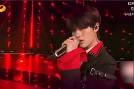 时代少年团的新歌舞台来了！弟弟们帅气开跳，《要你管》帅到不行